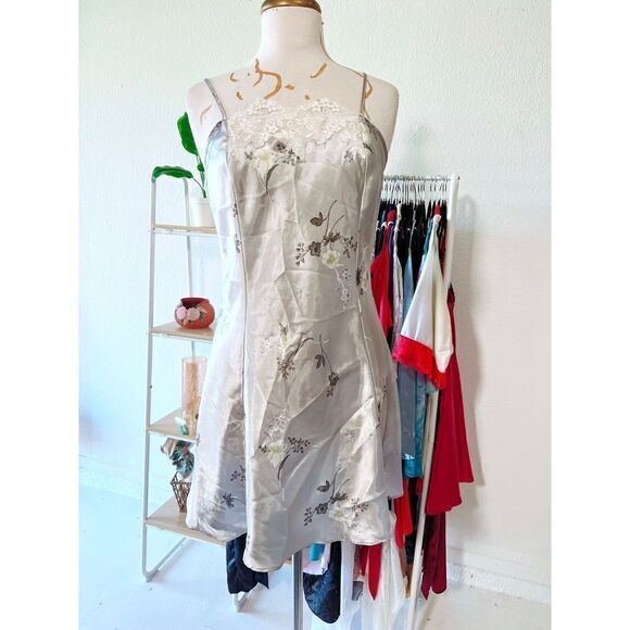 Vintage Grey Snow Floral Night Gown - Picture 1 of 5